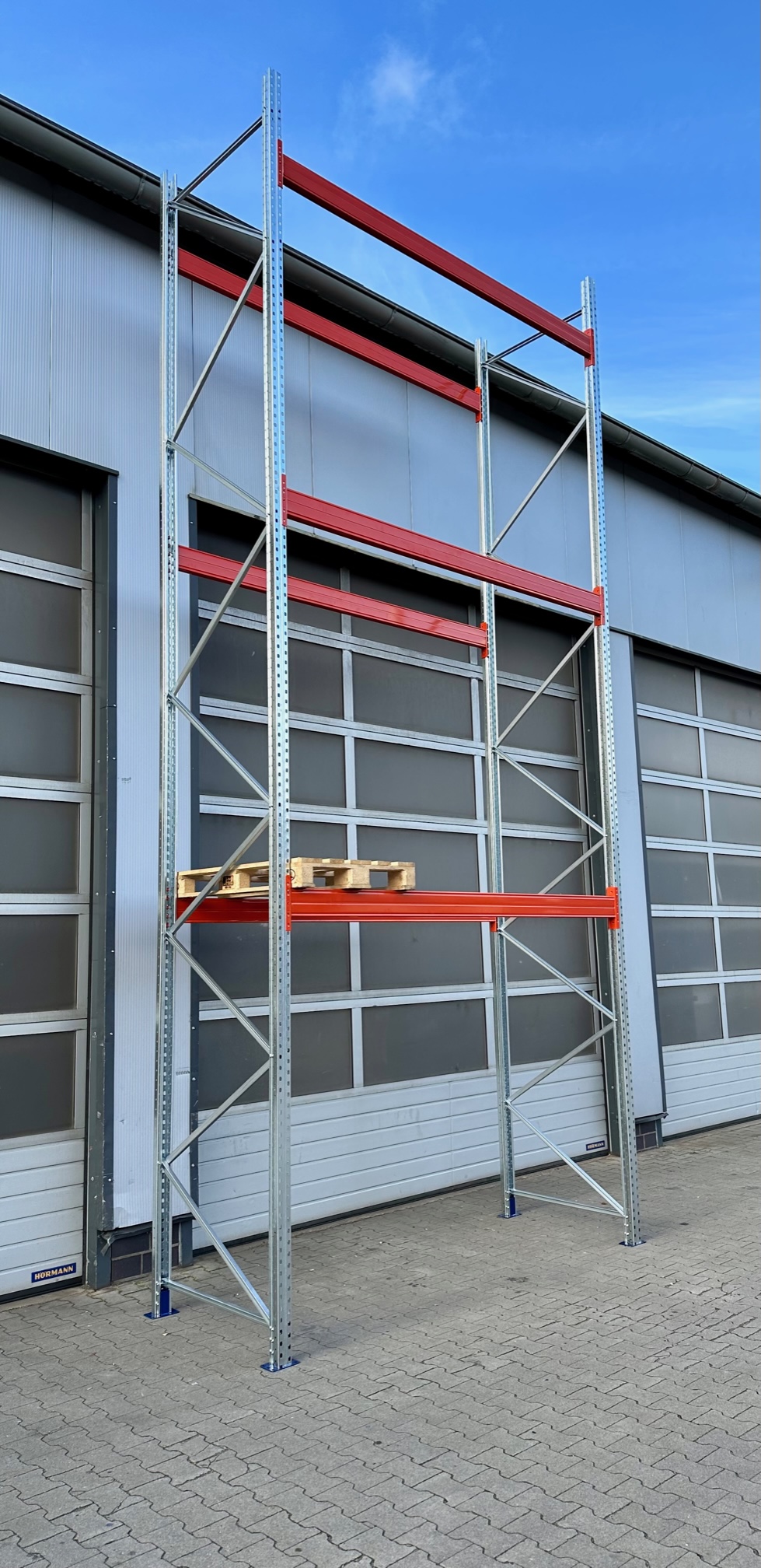 Grundfeld Palettenregal ca. 2,90 lfm - H: 650cm - Fachlast: 3000 kg Grundfeld Palettenregal ca. 2,90 lfm - H: 650cm - Fachlast: 3000 kg