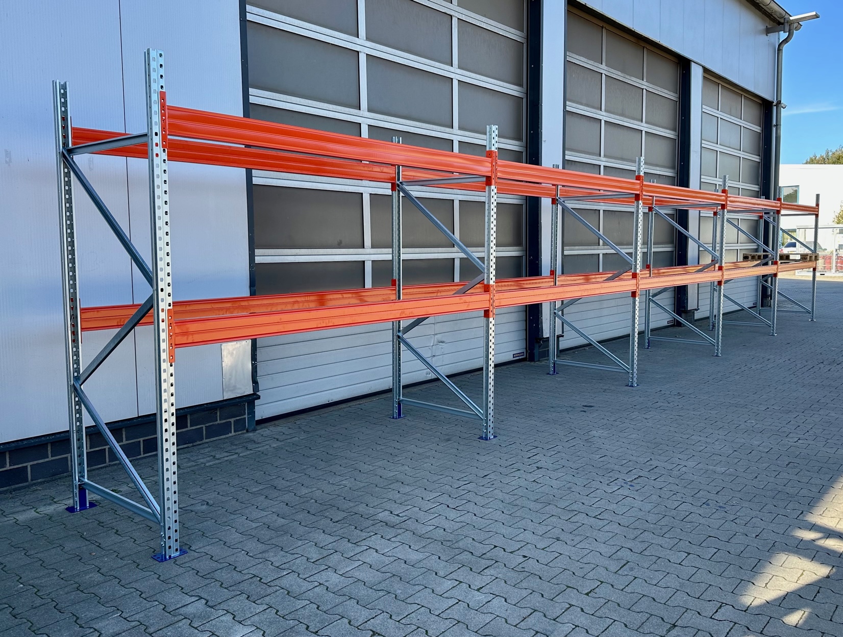 Palettenregal ca. 36,30 lfm - H: 250cm - Fachlast: 1800 kg Palettenregal ca. 36,30 lfm - H: 250cm - Fachlast: 1800 kg