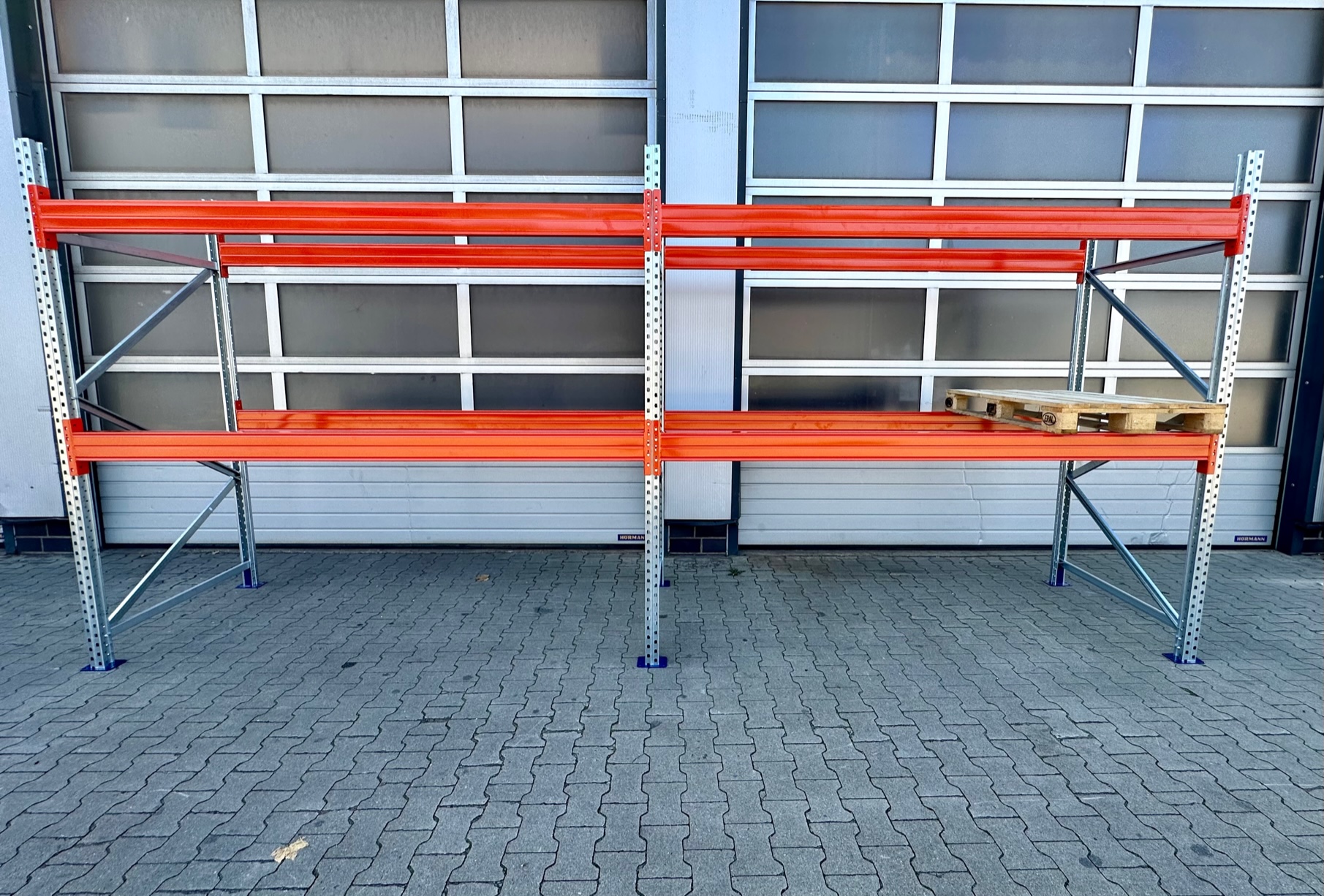Palettenregal ca. 5,70 lfm - H: 250cm - Fachlast: 3000 kg Palettenregal ca. 5,70 lfm - H: 250cm - Fachlast: 3000 kg