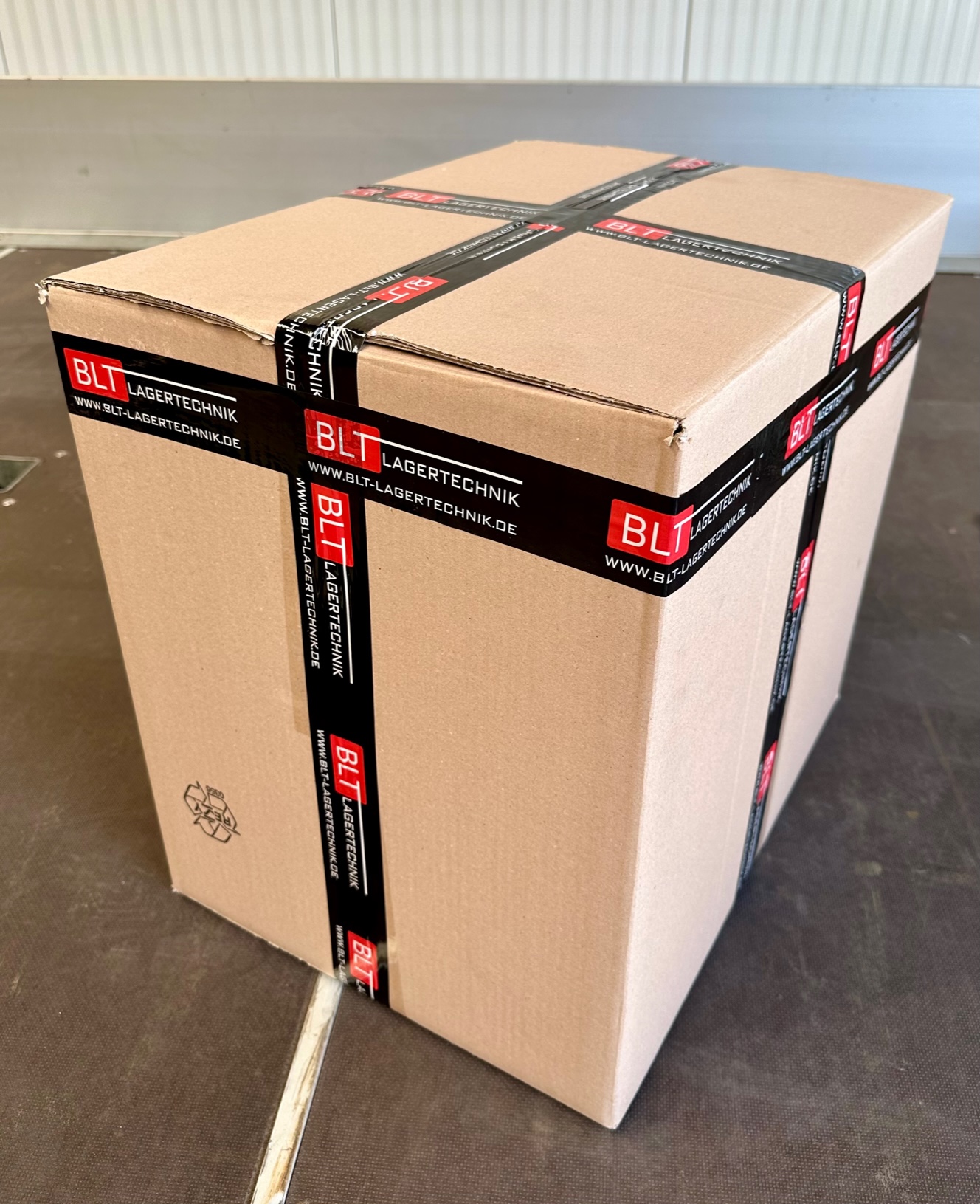 24 Stück Regalkästen Gr. 400B (400x183x81mm) frei Haus geliefert , rot