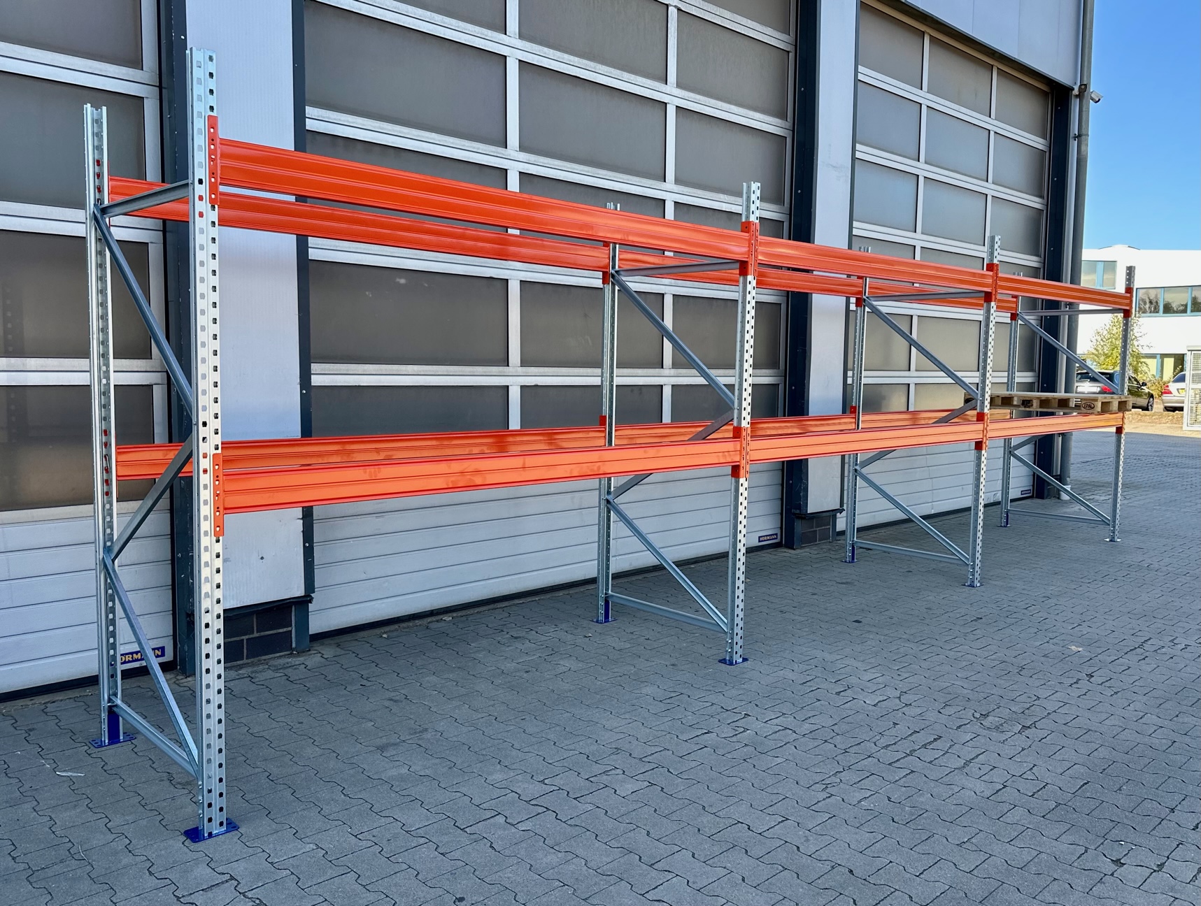 Palettenregal ca. 8,40 lfm - H: 250cm - Fachlast: 3000 kg Palettenregal ca. 8,40 lfm - H: 250cm - Fachlast: 3000 kg