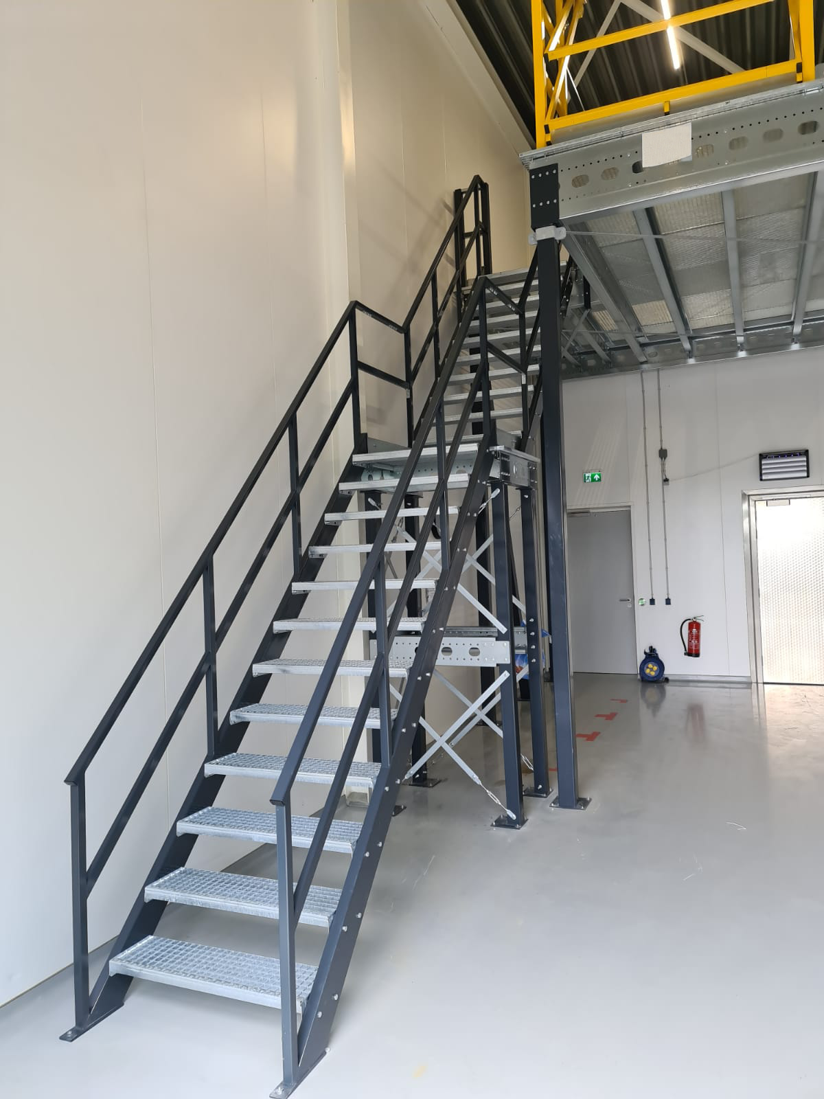 Lagerbühne 5x25m UK 3 m 500Kg/qm NEU Systembühne Lagerpodest