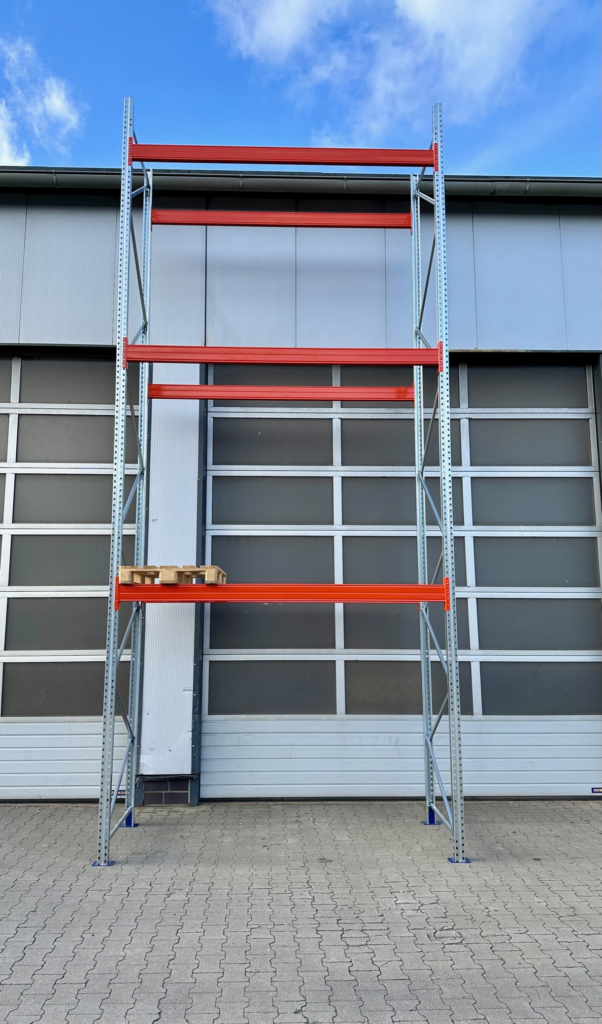 Grundfeld Palettenregal ca. 2,90 lfm - H: 650cm - Fachlast: 3000 kg Grundfeld Palettenregal ca. 2,90 lfm - H: 650cm - Fachlast: 3000 kg
