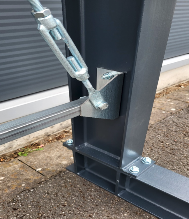 Kragarmregal einseitig 6,40 m – 355 cm Höhe | 80 cm Nutztiefe | 500 kg pro Arm