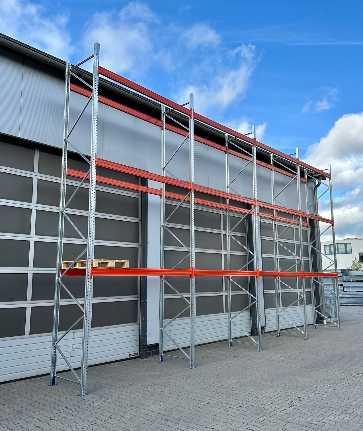 Palettenregal ca. 11,20 lfm - H: 650cm - Fachlast: 3000 kg Palettenregal ca. 11,20 lfm - H: 650cm - Fachlast: 3000 kg
