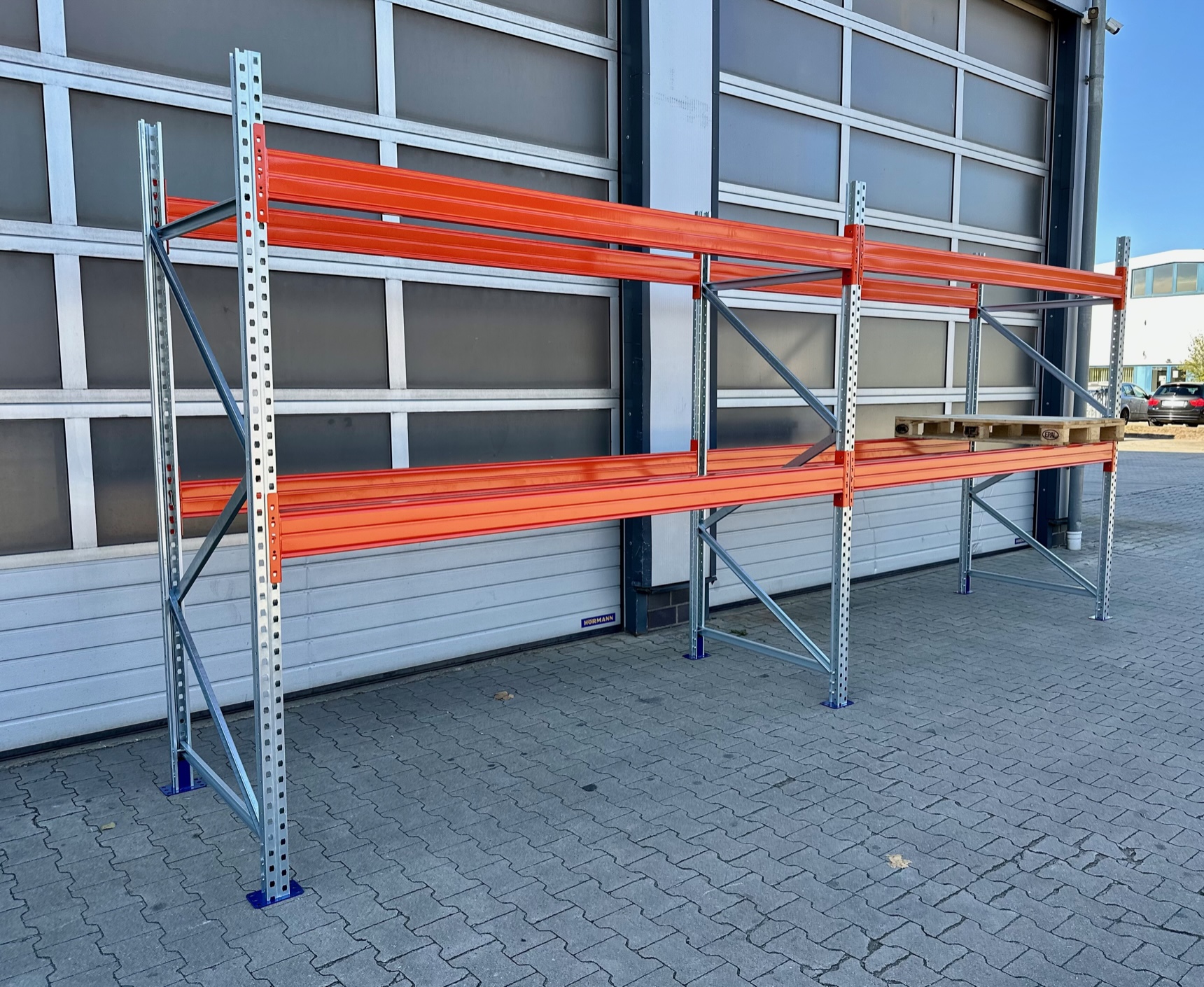 Palettenregal ca. 5,70 lfm - H: 250cm - Fachlast: 3000 kg Palettenregal ca. 5,70 lfm - H: 250cm - Fachlast: 3000 kg