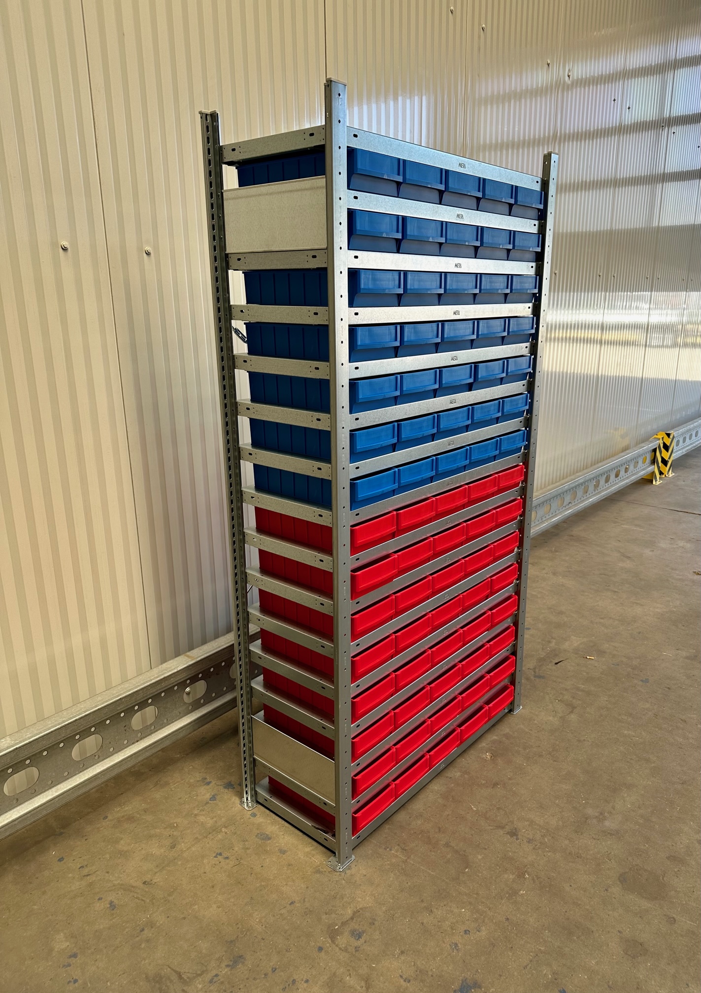 Fachbodenregal 1,06 lfm mit 75 Industriekästen – 200 cm Höhe | 40 cm Tiefe | 17 Ebenen | Made in Germany