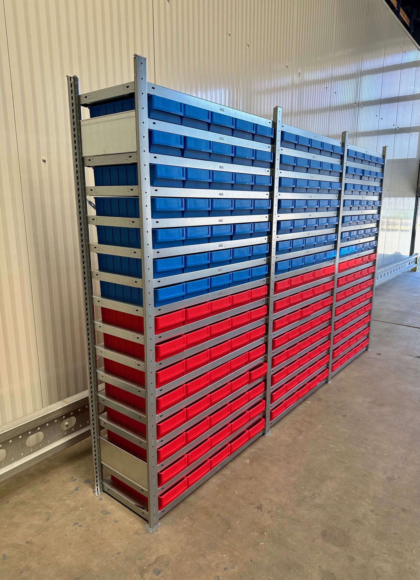 Fachbodenregal 3,06 lfm mit 225 Industriekästen – 200 cm Höhe | 40 cm Tiefe | 17 Ebenen | Made in Germany