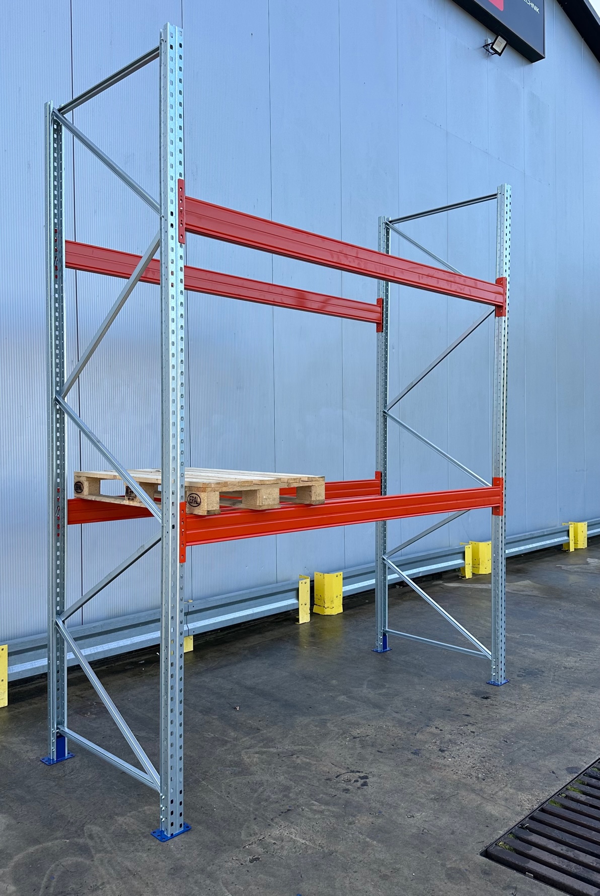 Grundfeld Palettenregal ca. 2,90 lfm - H: 350cm - Fachlast: 1800 kg Grundfeld Palettenregal ca. 2,90 lfm - H: 350cm - Fachlast: 1800 kg