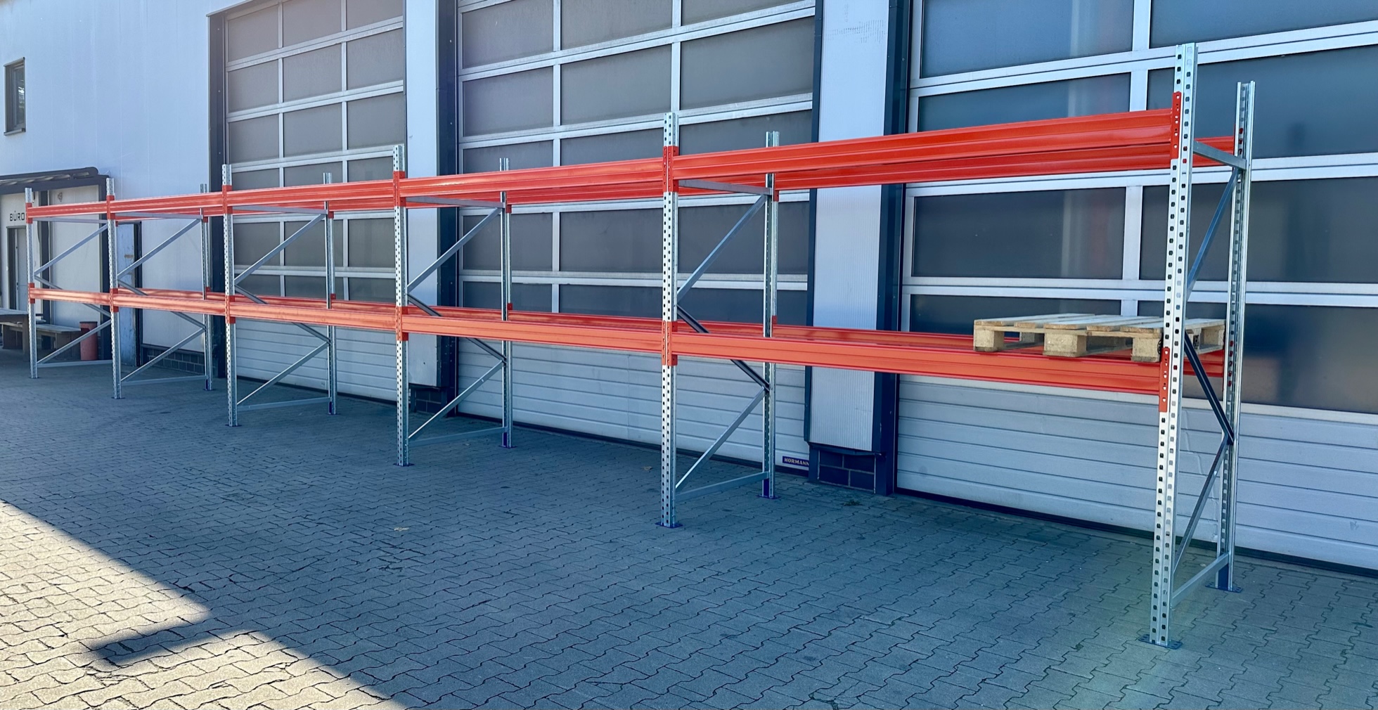 Palttenregal ca. 19,60 lfm - H: 250cm - Fachlast: 3000 kg Palttenregal ca. 19,60 lfm - H: 250cm - Fachlast: 3000 kg