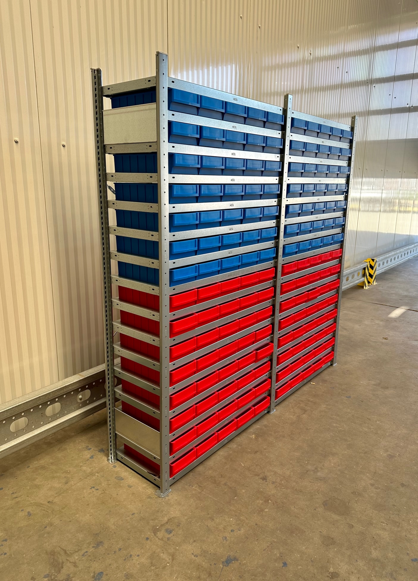 Fachbodenregal 2,06 lfm mit 150 Industriekästen – 200 cm Höhe | 40 cm Tiefe | 17 Ebenen | Made in Germany